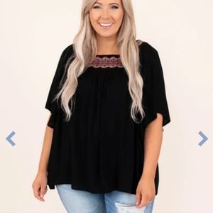 Chic Soul - news to me black flowy top 1x